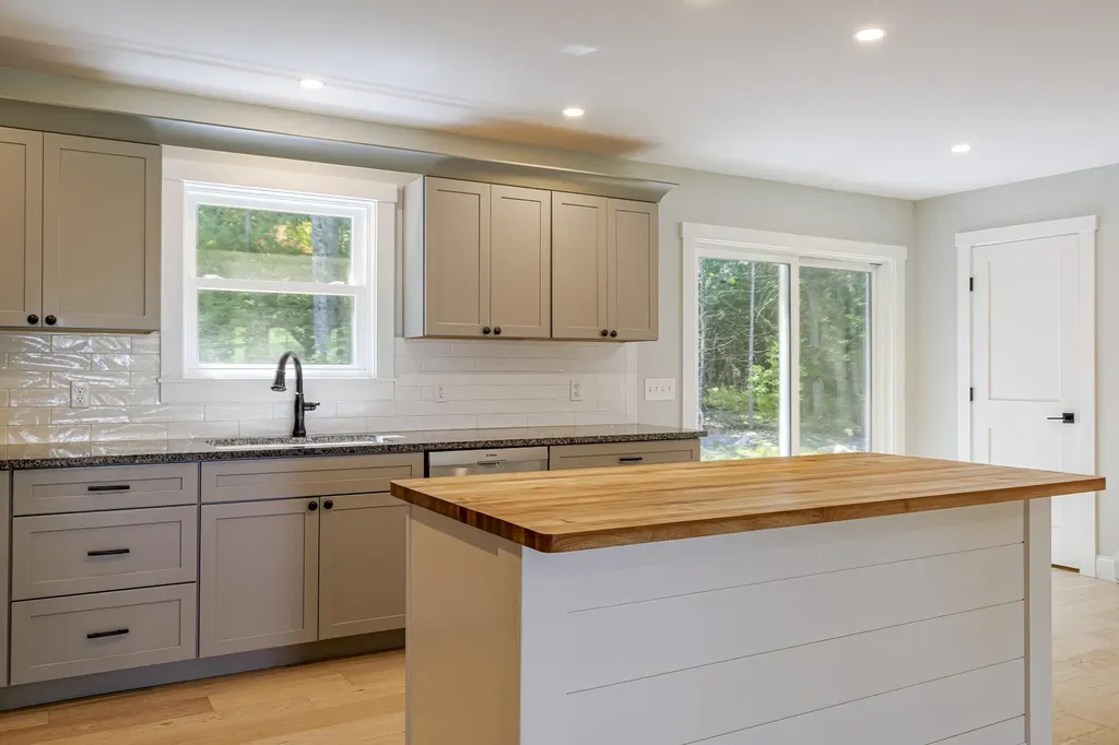 15 Highview Avenue Hancock ME 04640