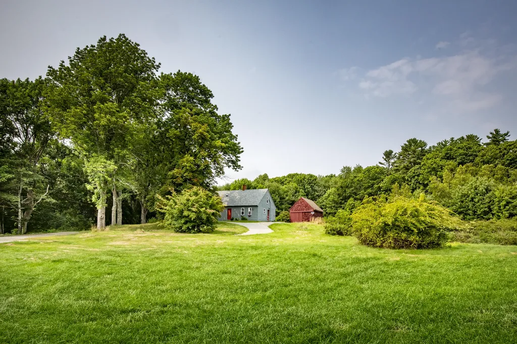 14 Cedar Lane Damariscotta ME 04543