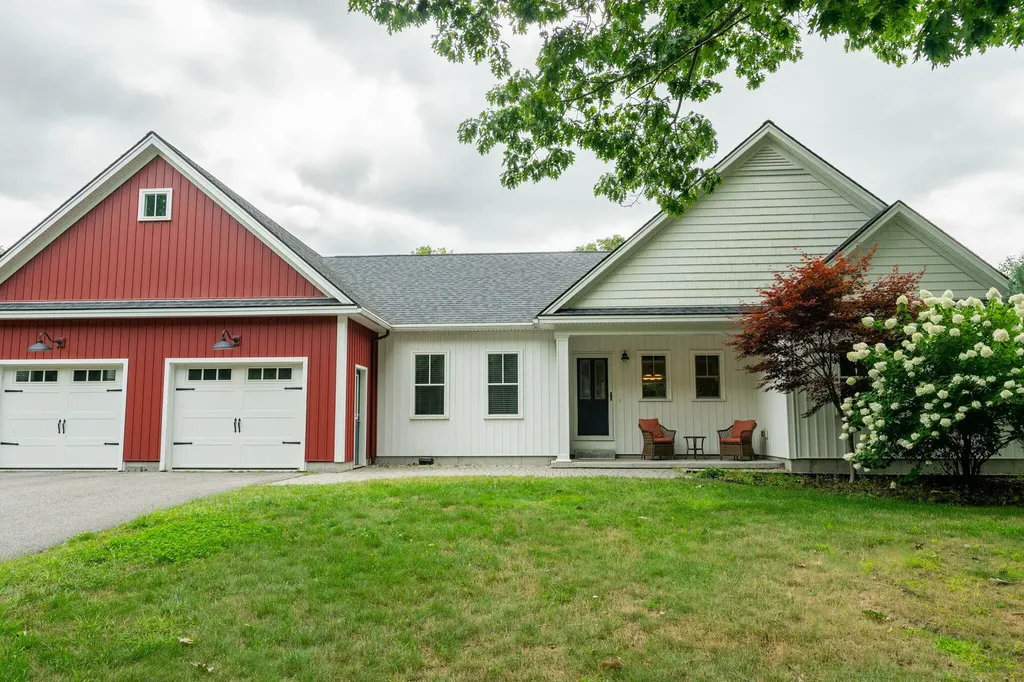 2 Carriage Road Falmouth ME 04105