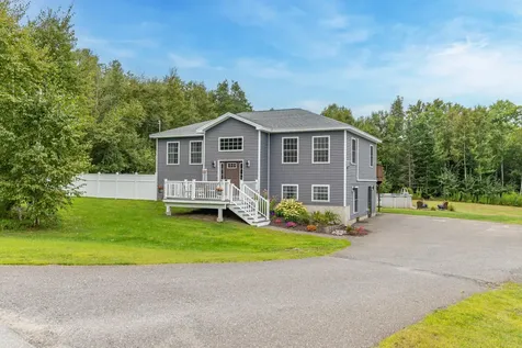 28 Carriage Lane Hermon ME 04401