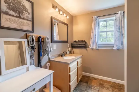 28 Carriage Lane Hermon ME 04401