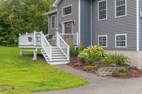 28 Carriage Lane Hermon ME 04401