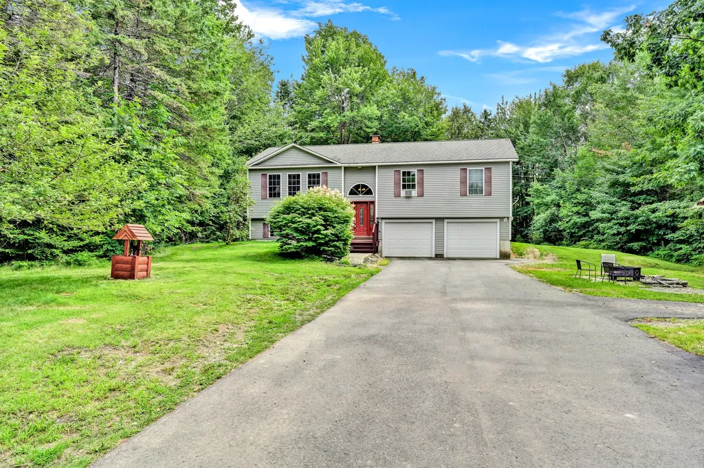 196 Lakeview Road Glenburn ME 04401