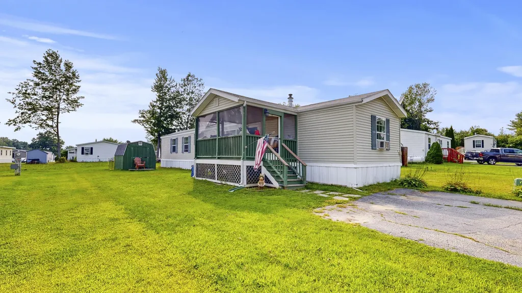 5 Pinetree Lane Lewiston ME 04240