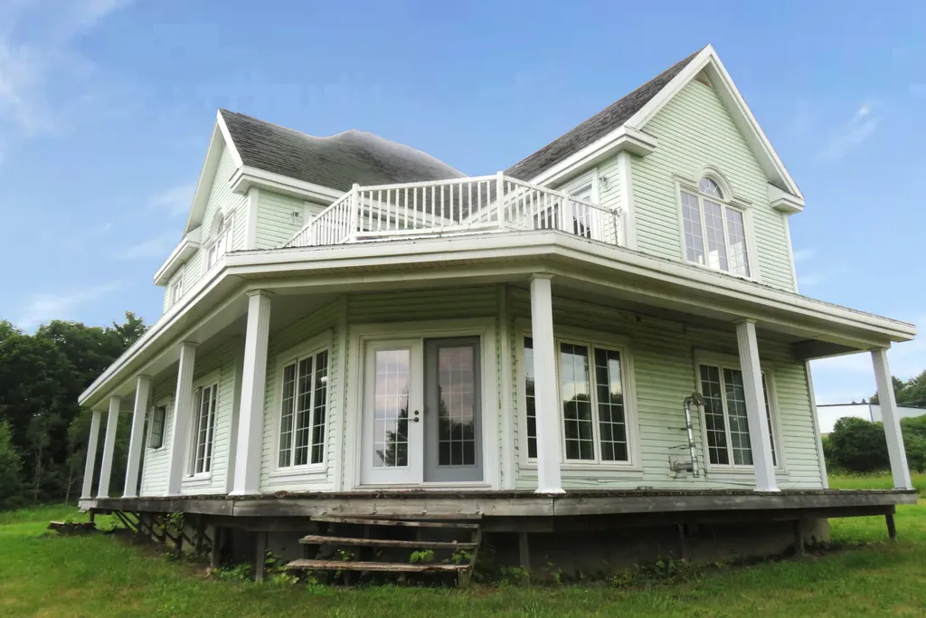 15 Smokey Lane Hermon ME 04401