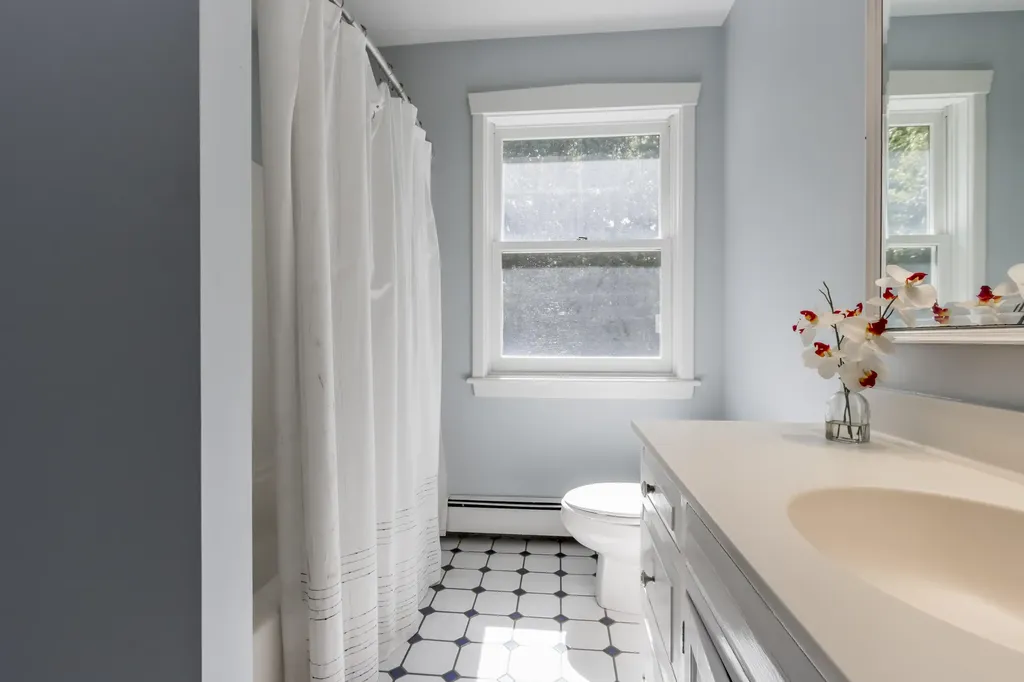 8 Cole Field Road Cape Elizabeth ME 04107