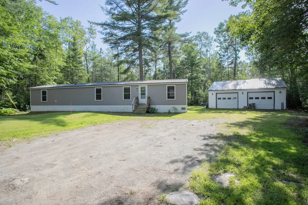 1458 Hudson Road Glenburn ME 04401