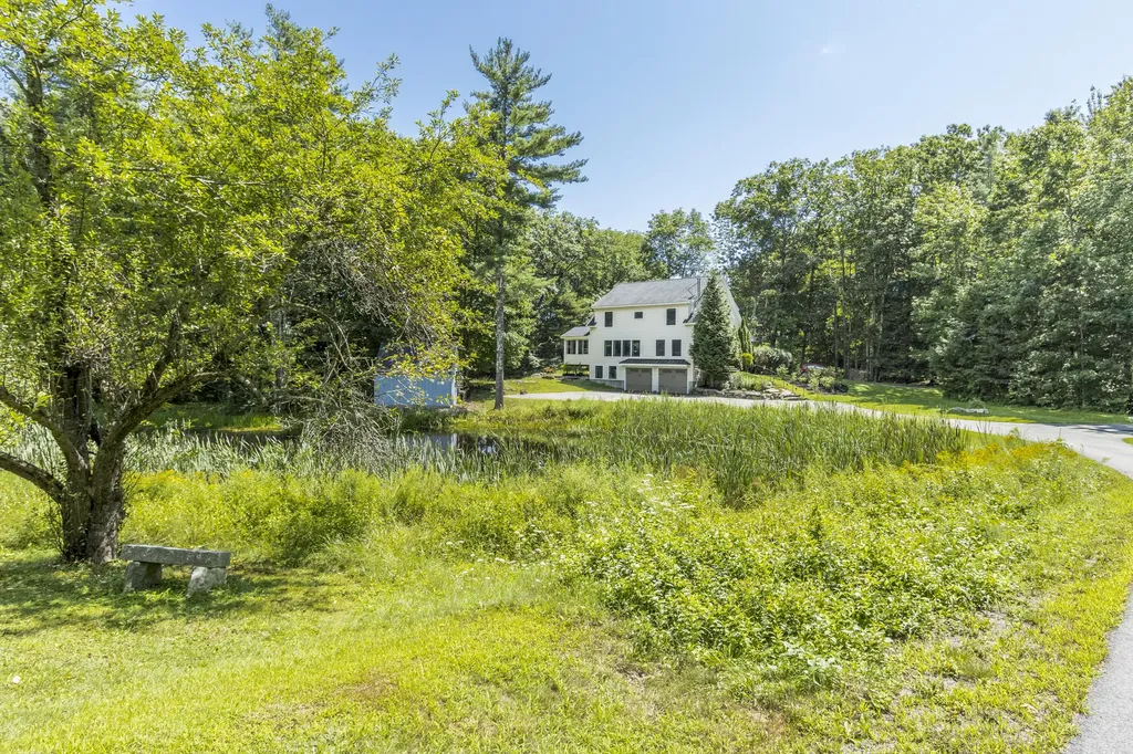 8 Emerald Pond Falmouth ME 04105