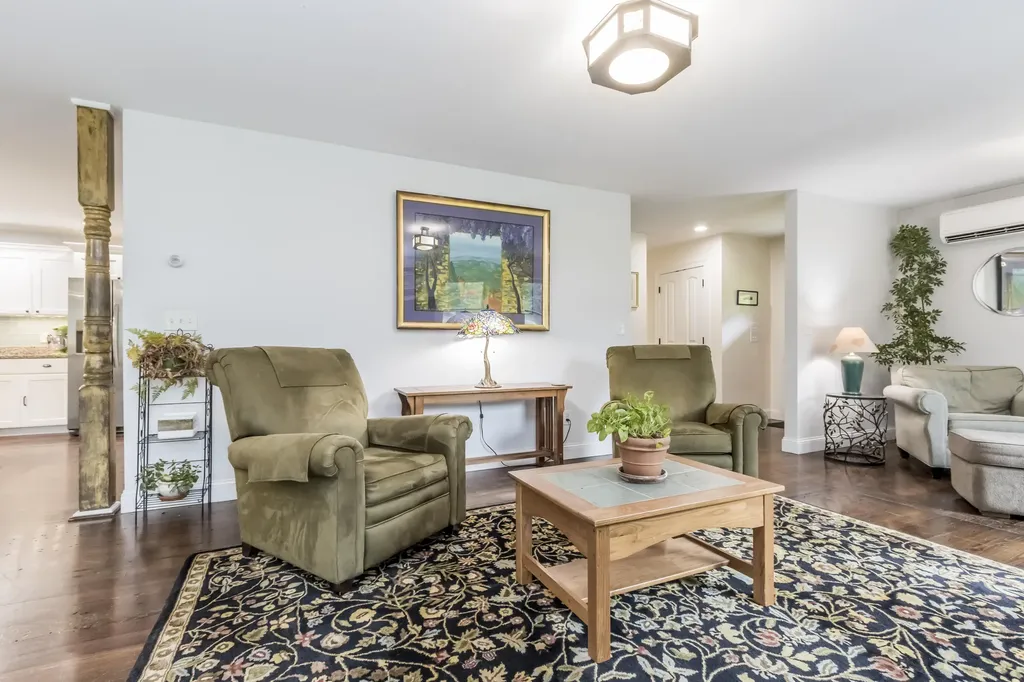 8 Emerald Pond Falmouth ME 04105
