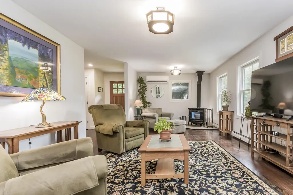 8 Emerald Pond Falmouth ME 04105