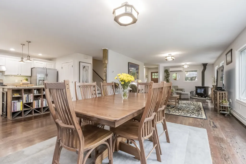8 Emerald Pond Falmouth ME 04105