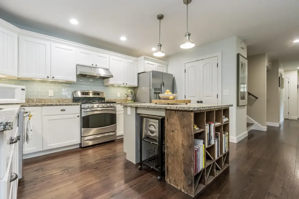 8 Emerald Pond Falmouth ME 04105