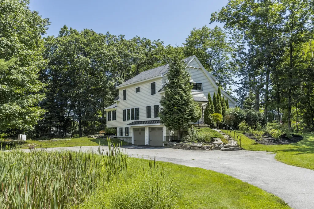8 Emerald Pond Falmouth ME 04105