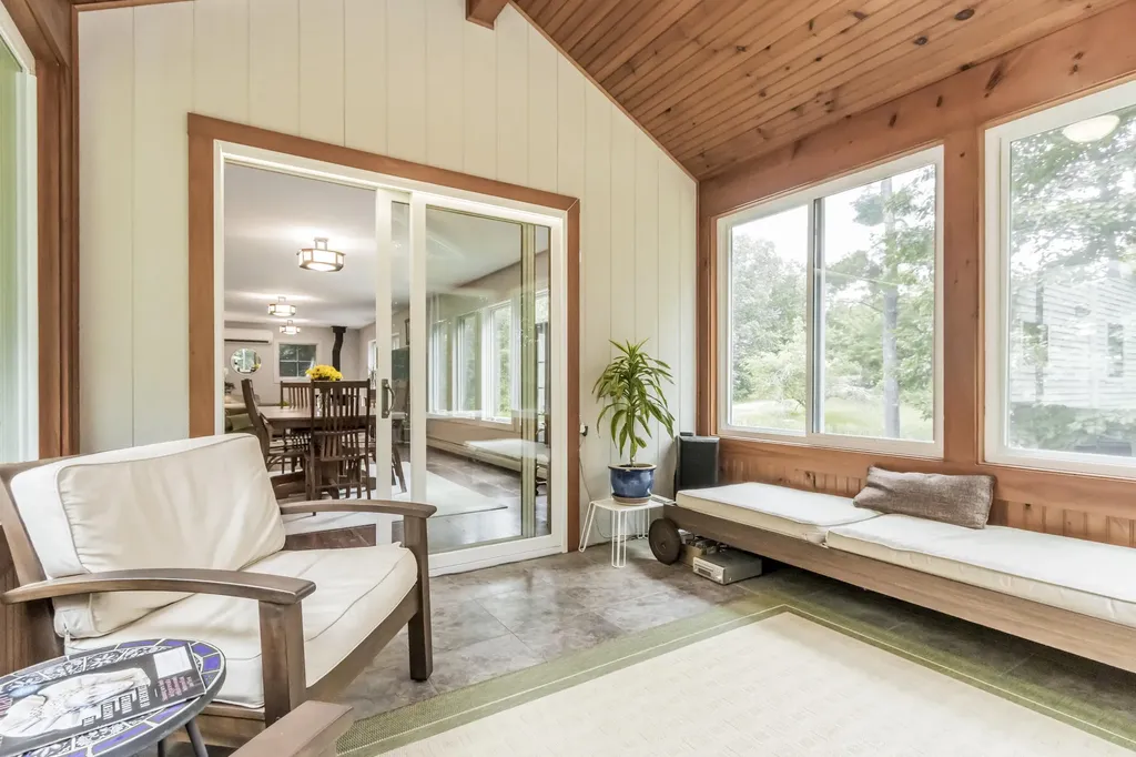 8 Emerald Pond Falmouth ME 04105