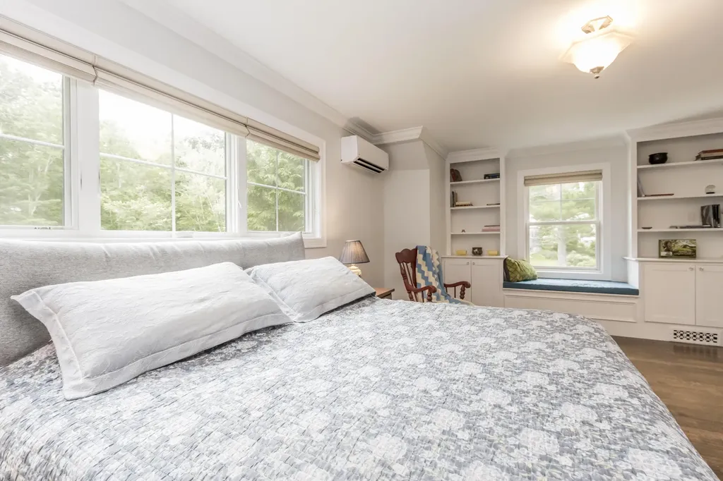 8 Emerald Pond Falmouth ME 04105