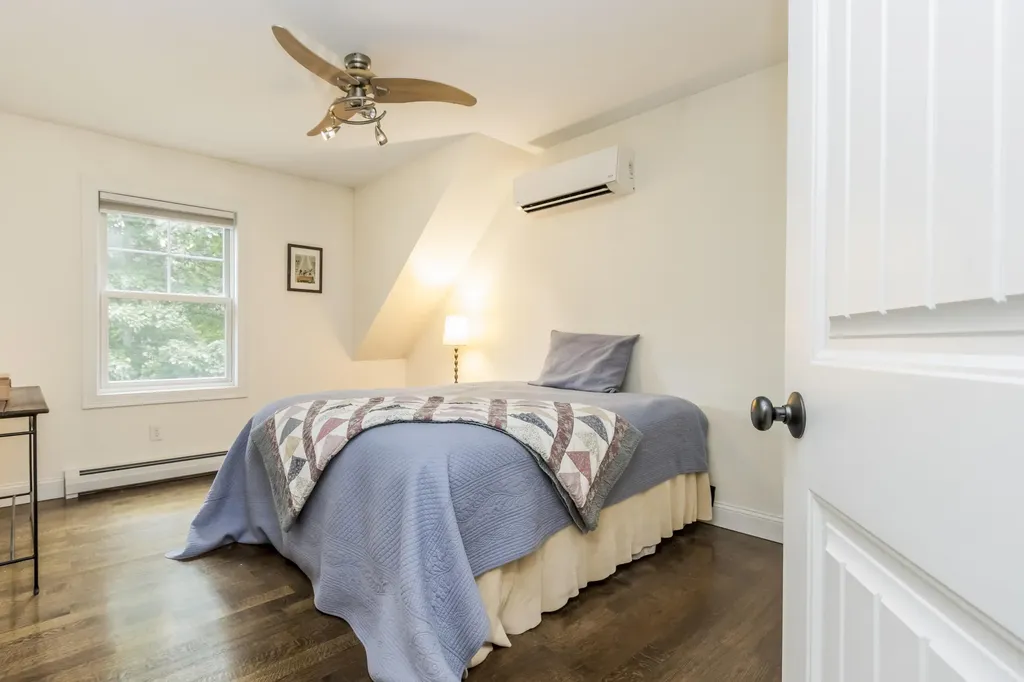 8 Emerald Pond Falmouth ME 04105