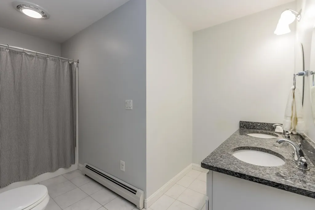 8 Emerald Pond Falmouth ME 04105