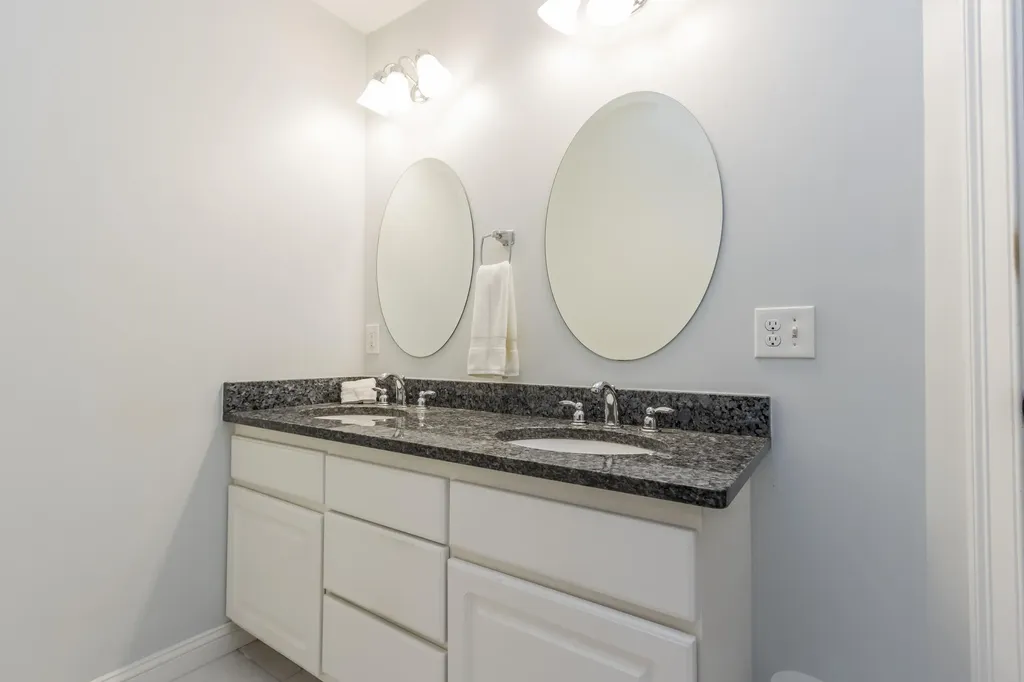 8 Emerald Pond Falmouth ME 04105