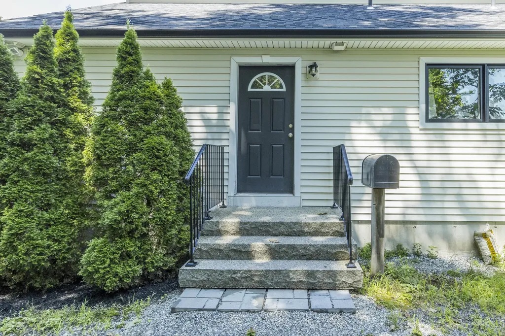 8 Emerald Pond Falmouth ME 04105