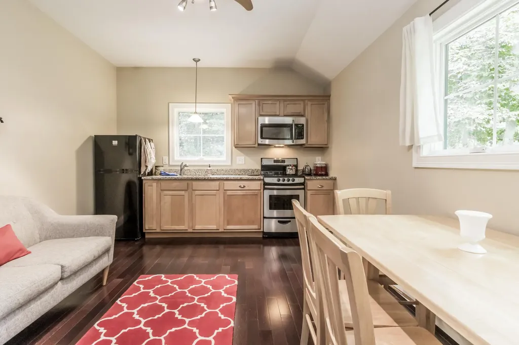 8 Emerald Pond Falmouth ME 04105