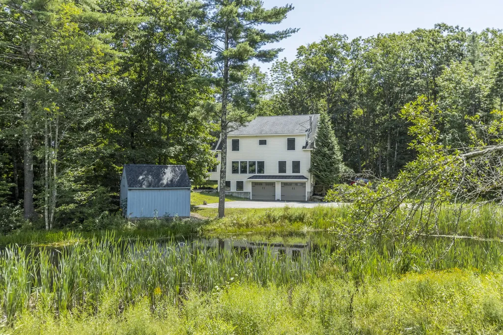 8 Emerald Pond Falmouth ME 04105
