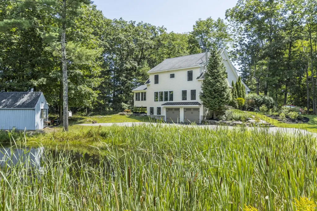 8 Emerald Pond Falmouth ME 04105