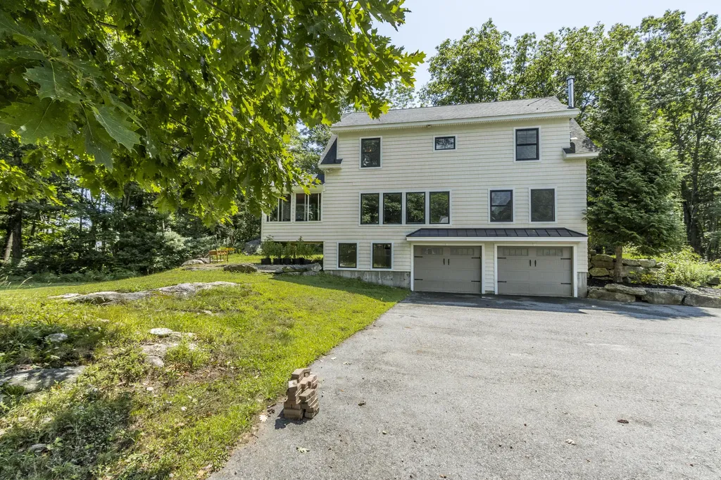 8 Emerald Pond Falmouth ME 04105