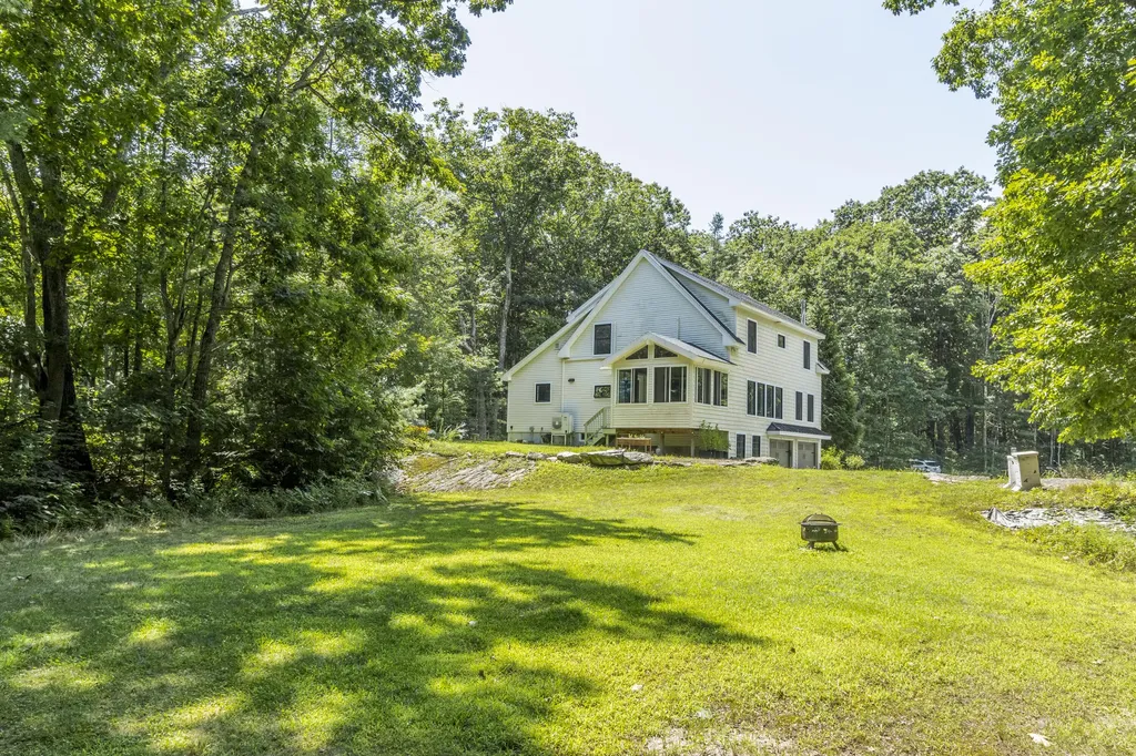 8 Emerald Pond Falmouth ME 04105
