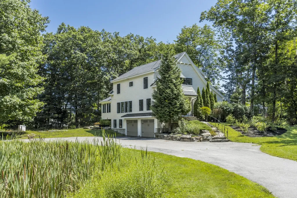 8 Emerald Pond Falmouth ME 04105