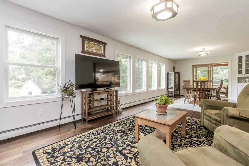 8 Emerald Pond Falmouth ME 04105