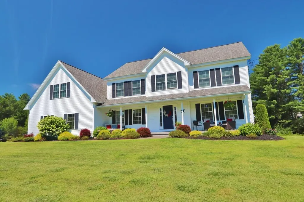29 Clark Circle Hampden ME 04444