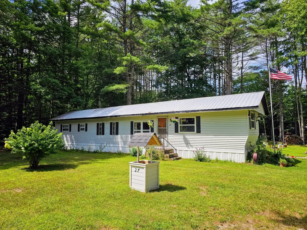 27 Morse Avenue Oxford ME 04270