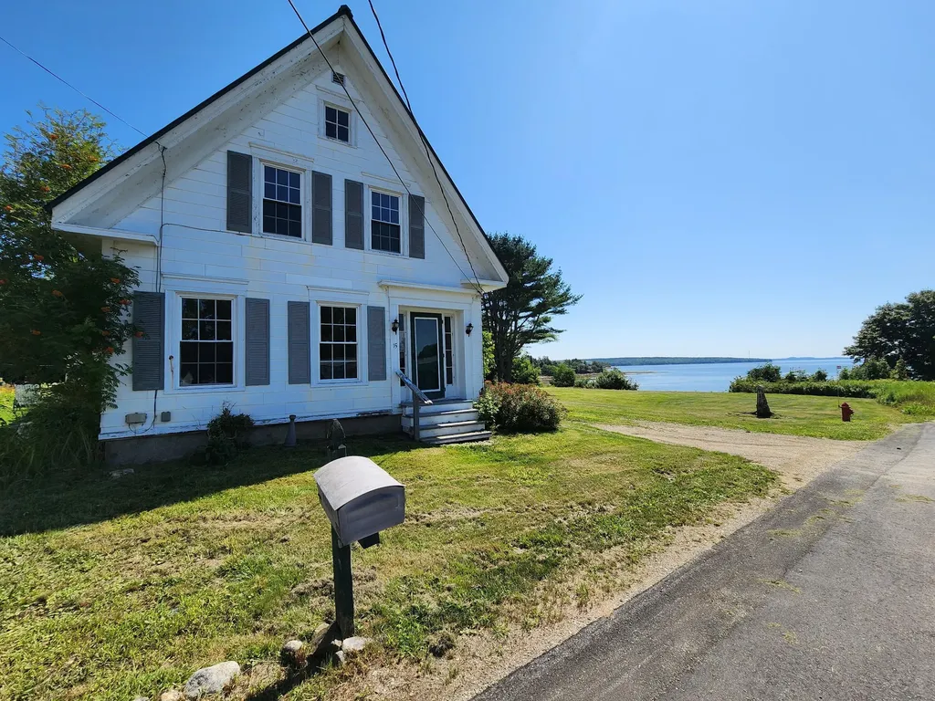 15 Elm Street Searsport ME 04974