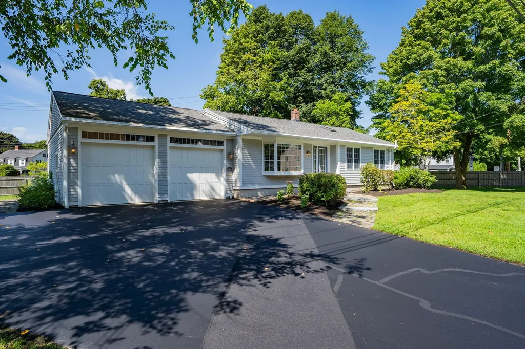 1 Andrews Avenue Falmouth ME 04105