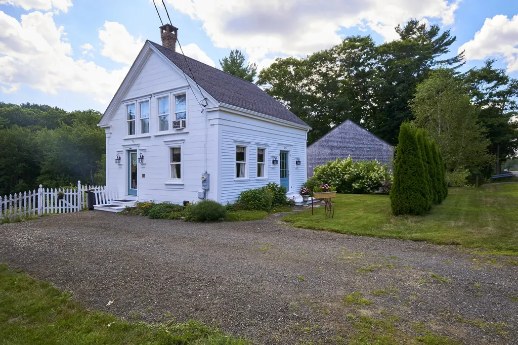 696 West Street Rockport ME 04856