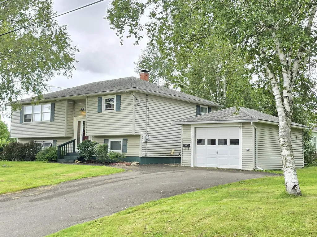 24 Sunnyside Street Houlton ME 04730