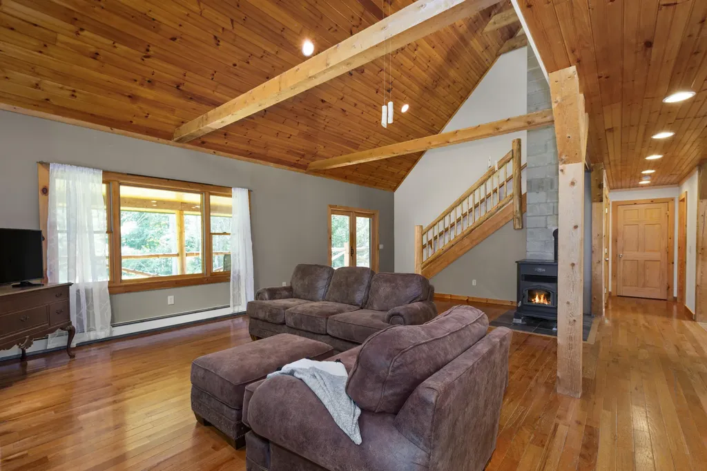 48 Wentworth Road Lincolnville ME 04849