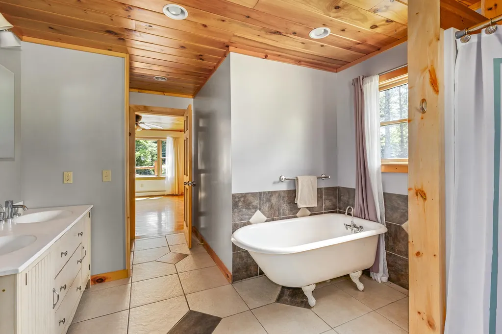 48 Wentworth Road Lincolnville ME 04849