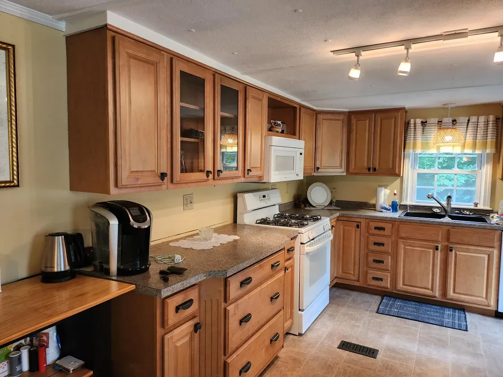 772 Morrill Pond Road Hartland ME 04943
