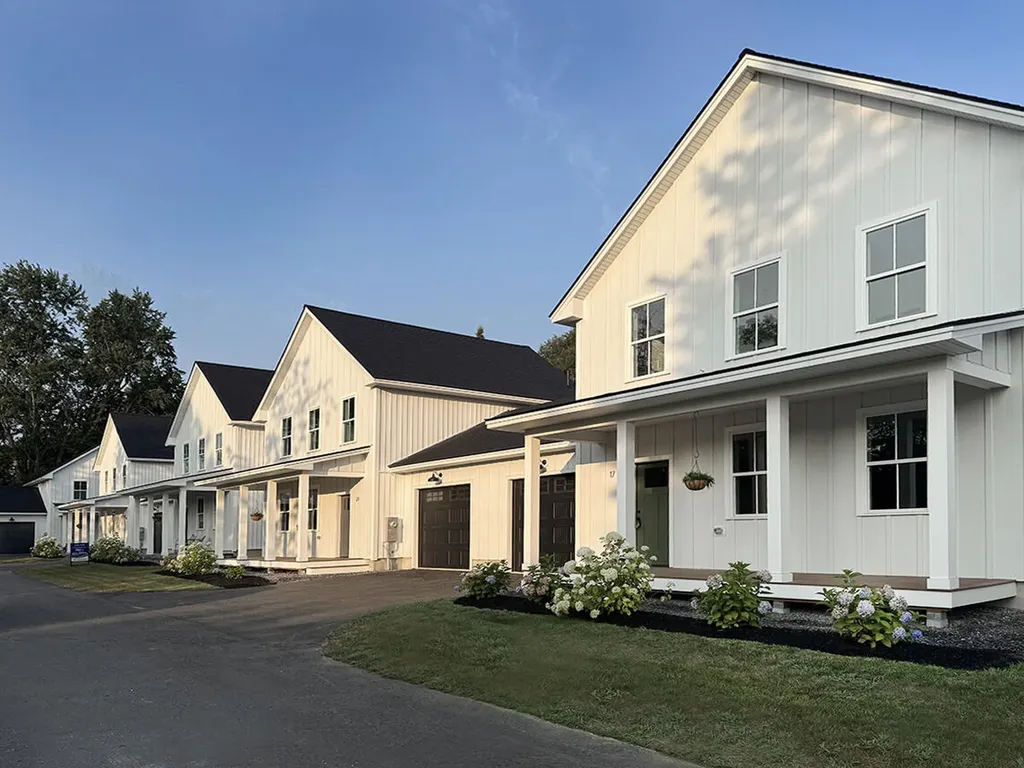 15 Magnolia Lane Gardiner ME 04345