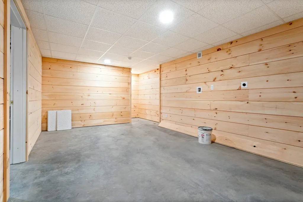 15 Magnolia Lane Gardiner ME 04345