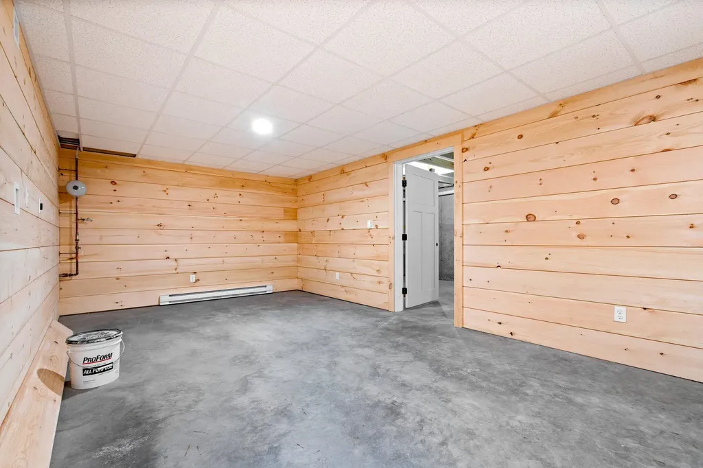 15 Magnolia Lane Gardiner ME 04345