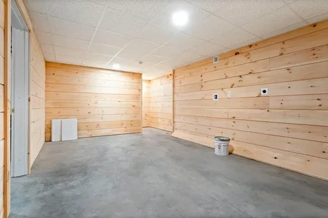 15 Magnolia Lane Gardiner ME 04345