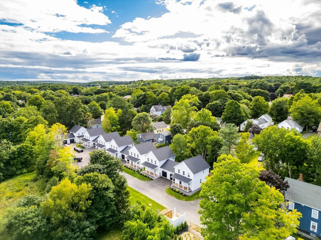 17 Magnolia Lane Gardiner ME 04345