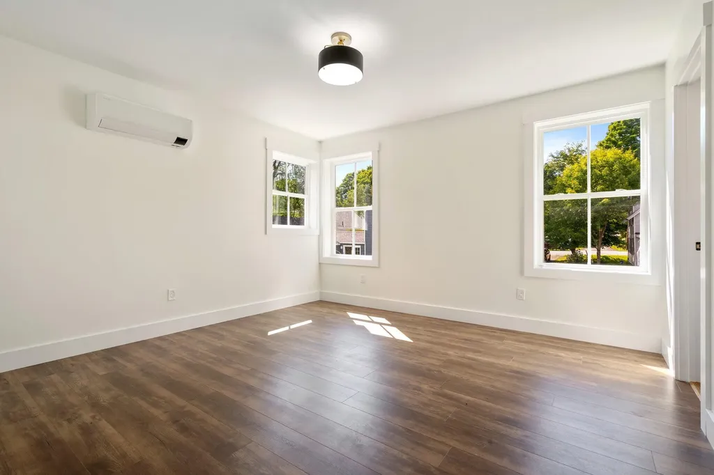 17 Magnolia Lane Gardiner ME 04345