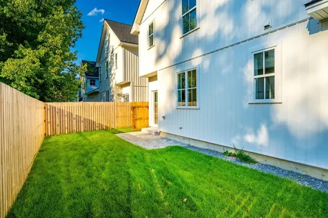 17 Magnolia Lane Gardiner ME 04345