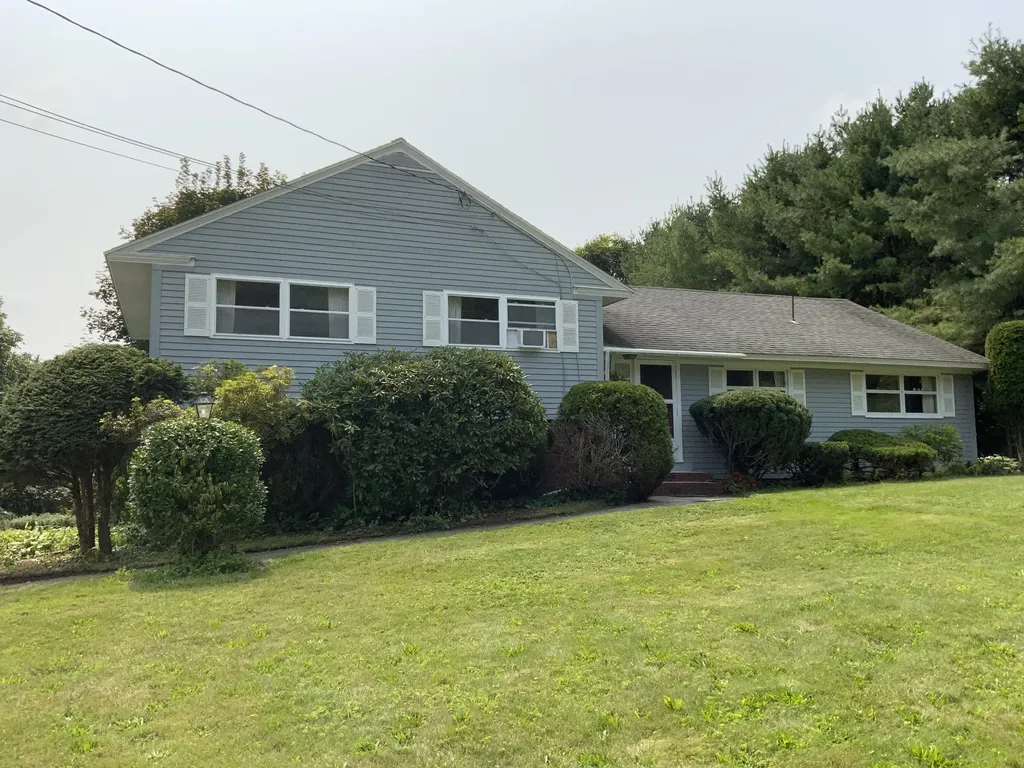 16 Mayflower Road Hallowell ME 04347