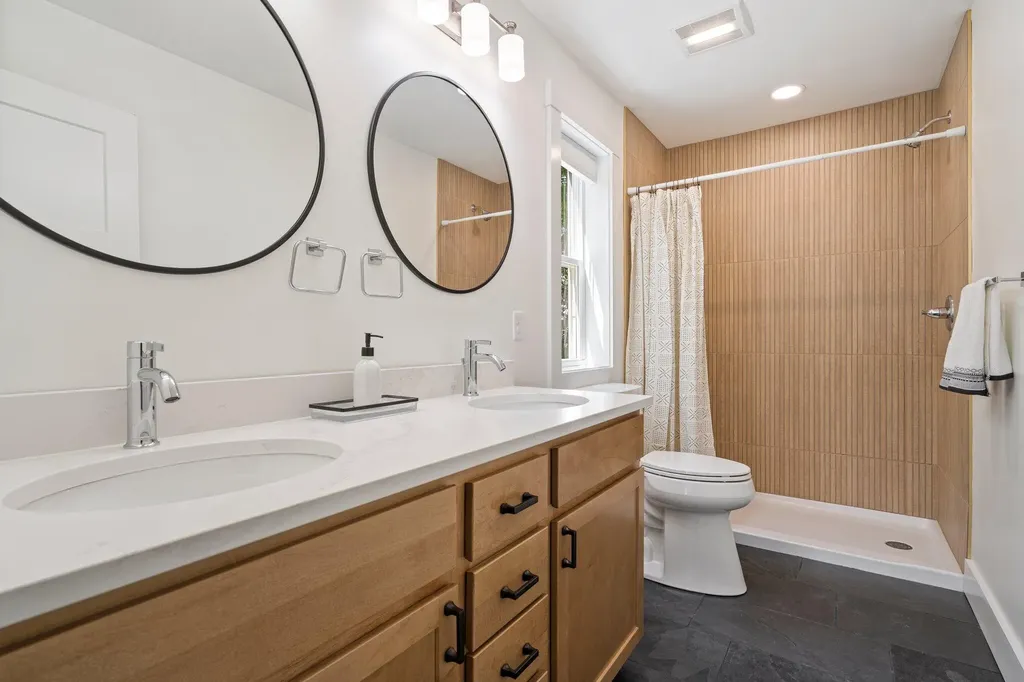 21 Magnolia Lane Gardiner ME 04345