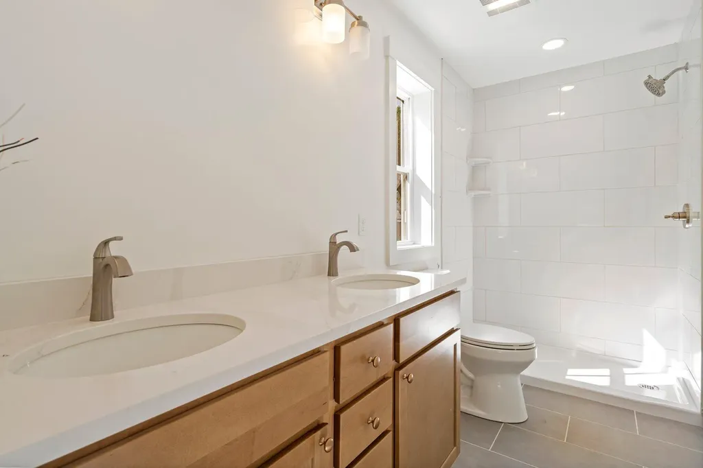 25 Magnolia Lane Gardiner ME 04345