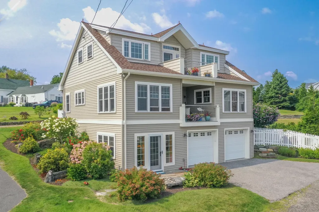 27 Oceanside Road Harpswell ME 04003